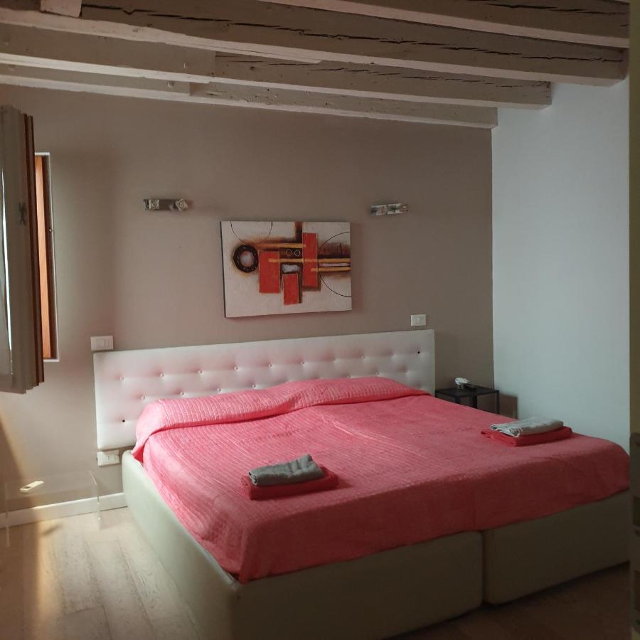 Central Lovely Typical Rooms Rialto Венеция Номер фото