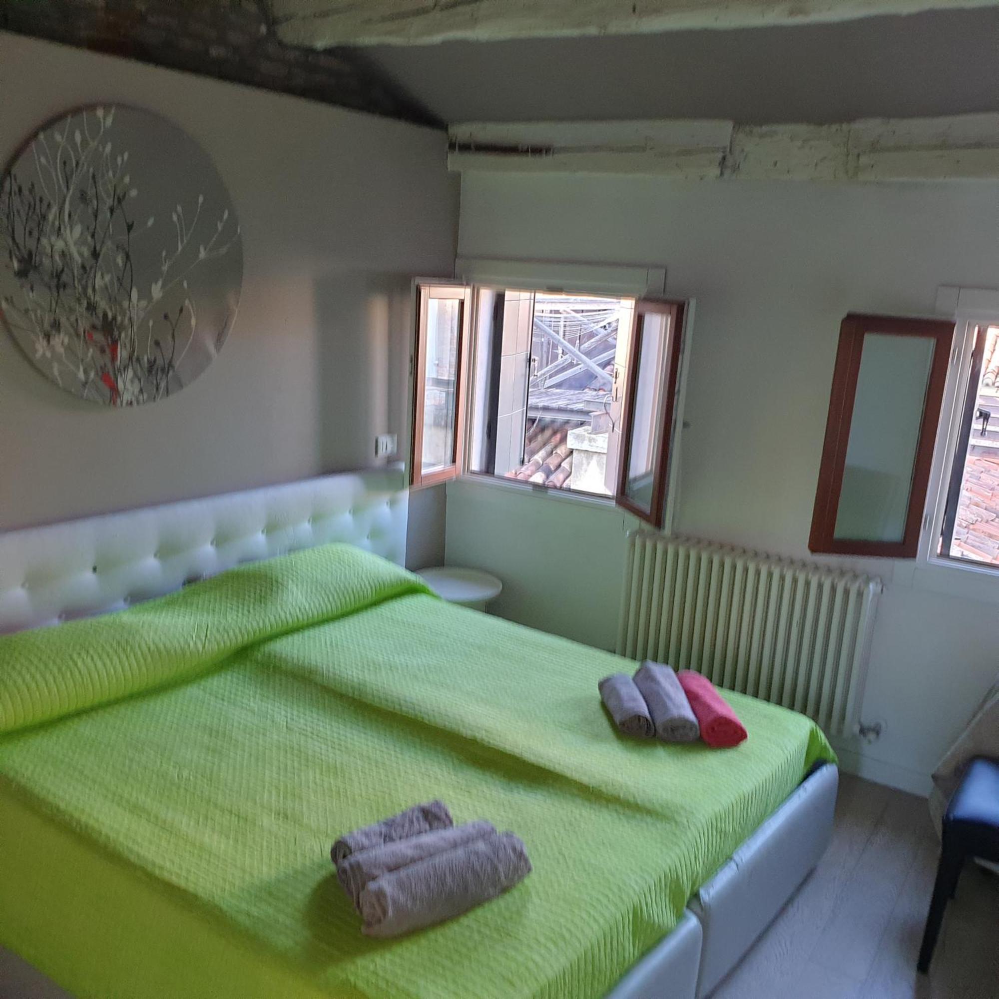 Central Lovely Typical Rooms Rialto Венеция Номер фото